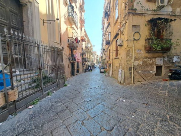 appartamento in vendita a Napoli in zona Avvocata