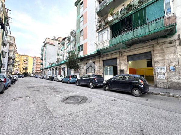 ufficio in vendita a Napoli in zona Secondigliano