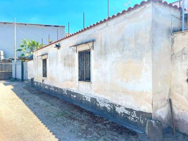 appartamento in vendita a Napoli in zona Barra