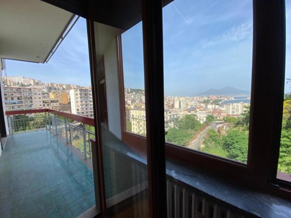 appartamento in vendita a Napoli in zona Chiaia