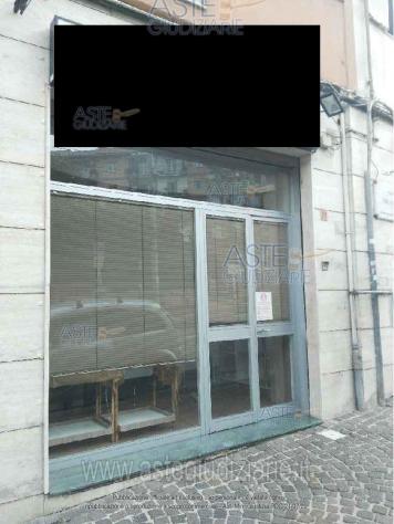 negozio in vendita a Napoli in zona Capodimonte / Colli Aminei