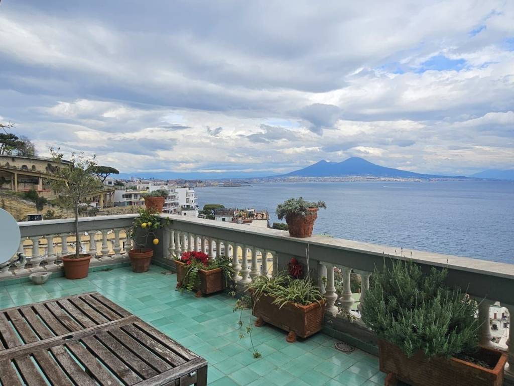 appartamento in vendita a Napoli in zona Posillipo
