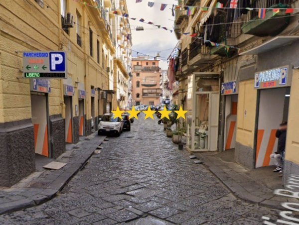appartamento in vendita a Napoli in zona Mercato