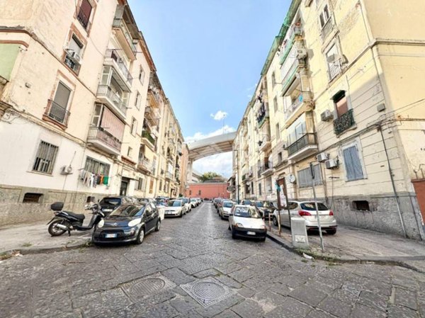 appartamento in vendita a Napoli in zona Poggioreale