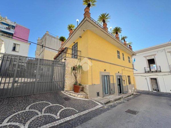 appartamento in vendita a Napoli in zona Posillipo