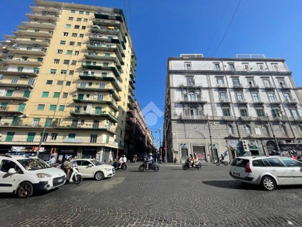 appartamento in vendita a Napoli in zona San Carlo all'Arena