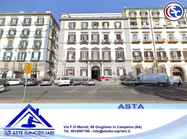 appartamento in vendita a Napoli in zona Chiaia