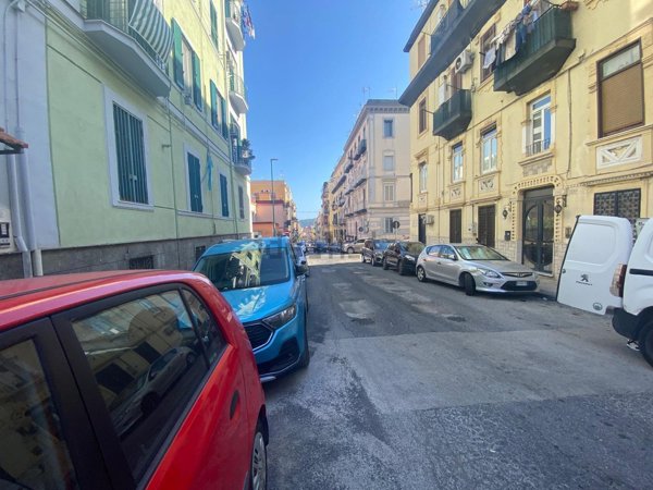 locale commerciale in vendita a Napoli in zona Bagnoli