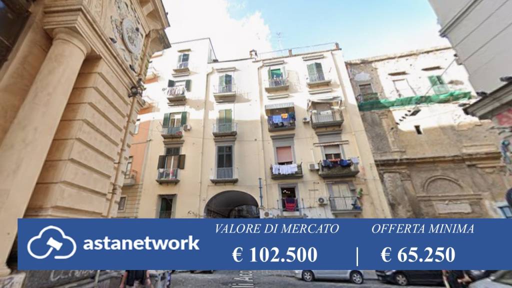 appartamento in vendita a Napoli in zona Porto