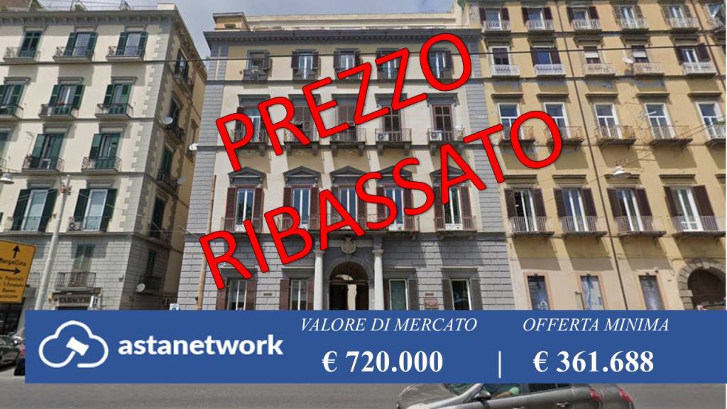 appartamento in vendita a Napoli in zona Chiaia