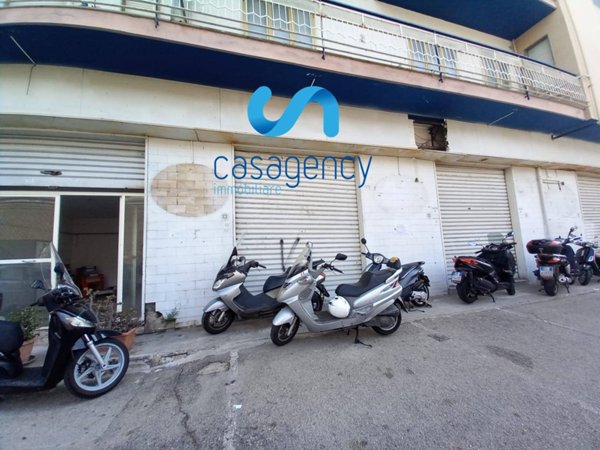 negozio in vendita a Napoli in zona Poggioreale
