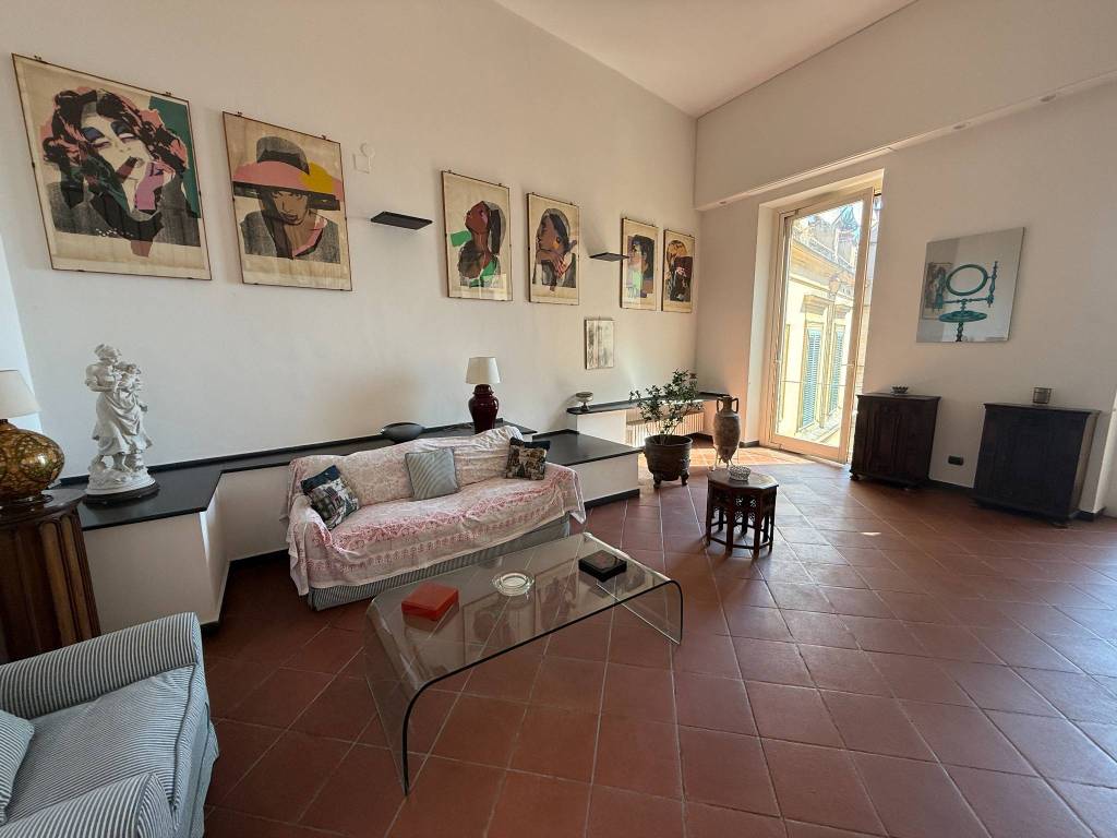 appartamento in vendita a Napoli in zona Chiaia