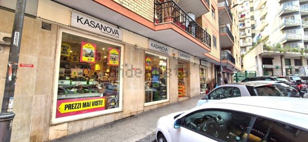 negozio in vendita a Napoli in zona Vomero