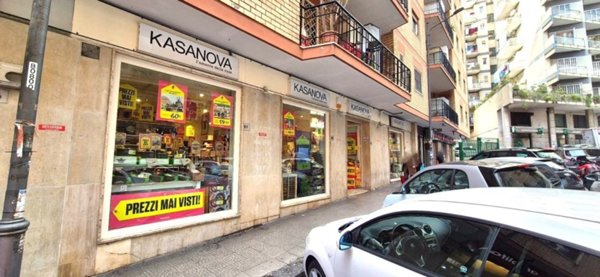 negozio in vendita a Napoli in zona Vomero