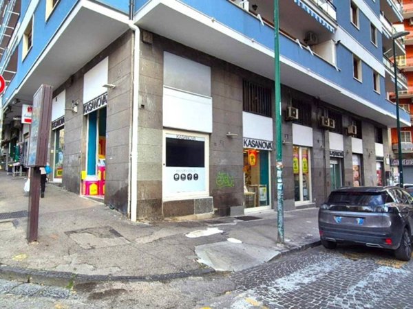 negozio in vendita a Napoli in zona Vomero