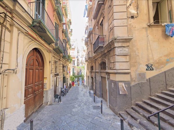 locale commerciale in vendita a Napoli