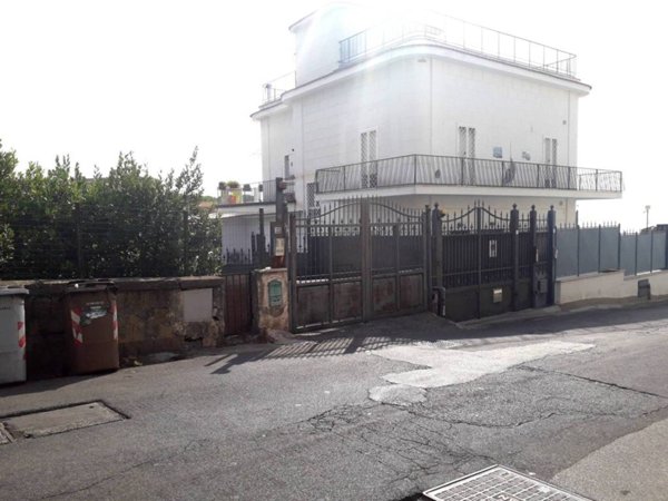 appartamento in vendita a Napoli in zona Posillipo