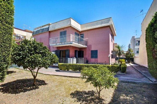 casa indipendente in vendita a Napoli in zona Barra