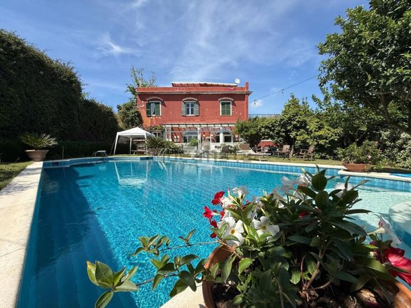 casa indipendente in vendita a Napoli in zona Posillipo