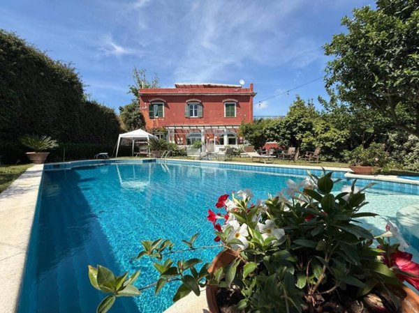 casa indipendente in vendita a Napoli in zona Posillipo