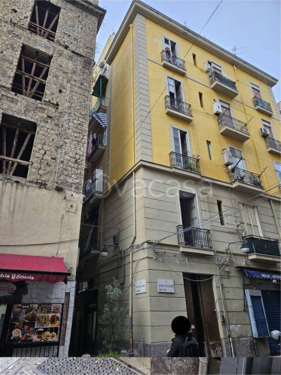 appartamento in vendita a Napoli in zona Mercato
