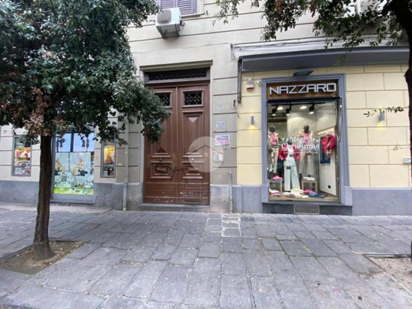 locale commerciale in vendita a Napoli in zona Pendino / San Giuseppe