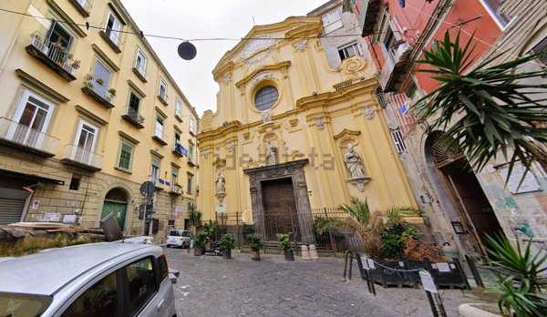 appartamento in vendita a Napoli in zona Chiaia
