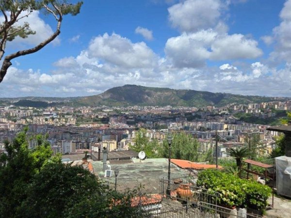 appartamento in vendita a Napoli in zona Posillipo