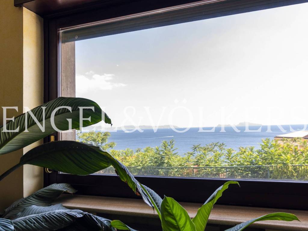 appartamento in vendita a Napoli in zona Posillipo