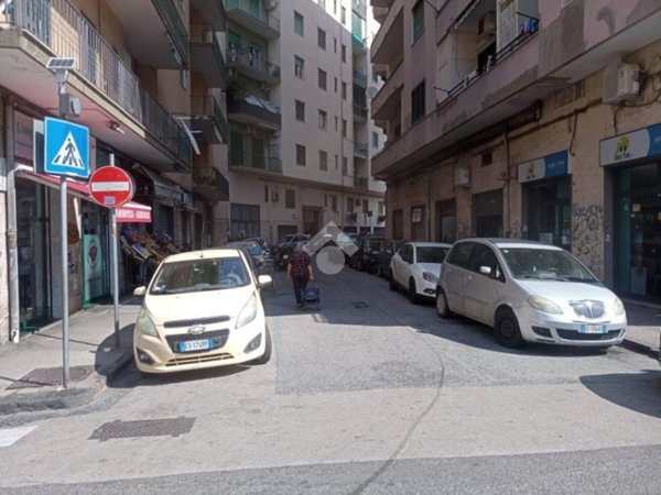 negozio in vendita a Napoli in zona Fuorigrotta