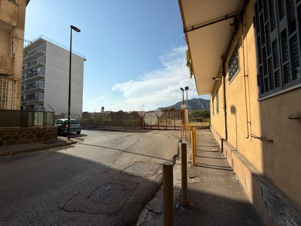 appartamento in vendita a Napoli in zona Bagnoli
