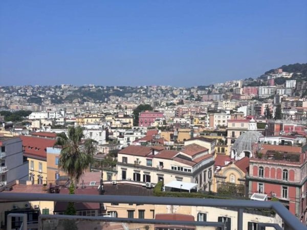 appartamento in vendita a Napoli in zona Chiaia
