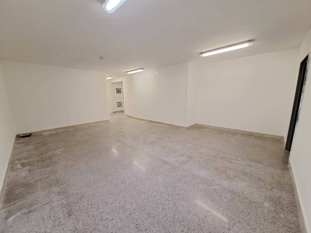 negozio in vendita a Napoli in zona Vomero