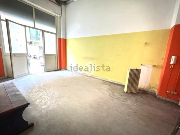 locale commerciale in vendita a Napoli in zona Secondigliano