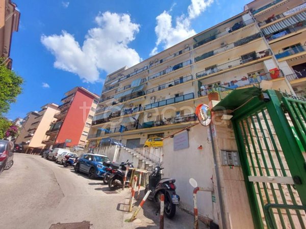 negozio in vendita a Napoli in zona Fuorigrotta