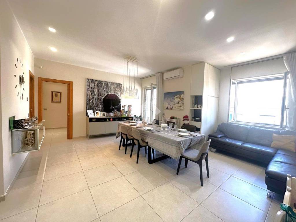appartamento in vendita a Napoli in zona Arenella