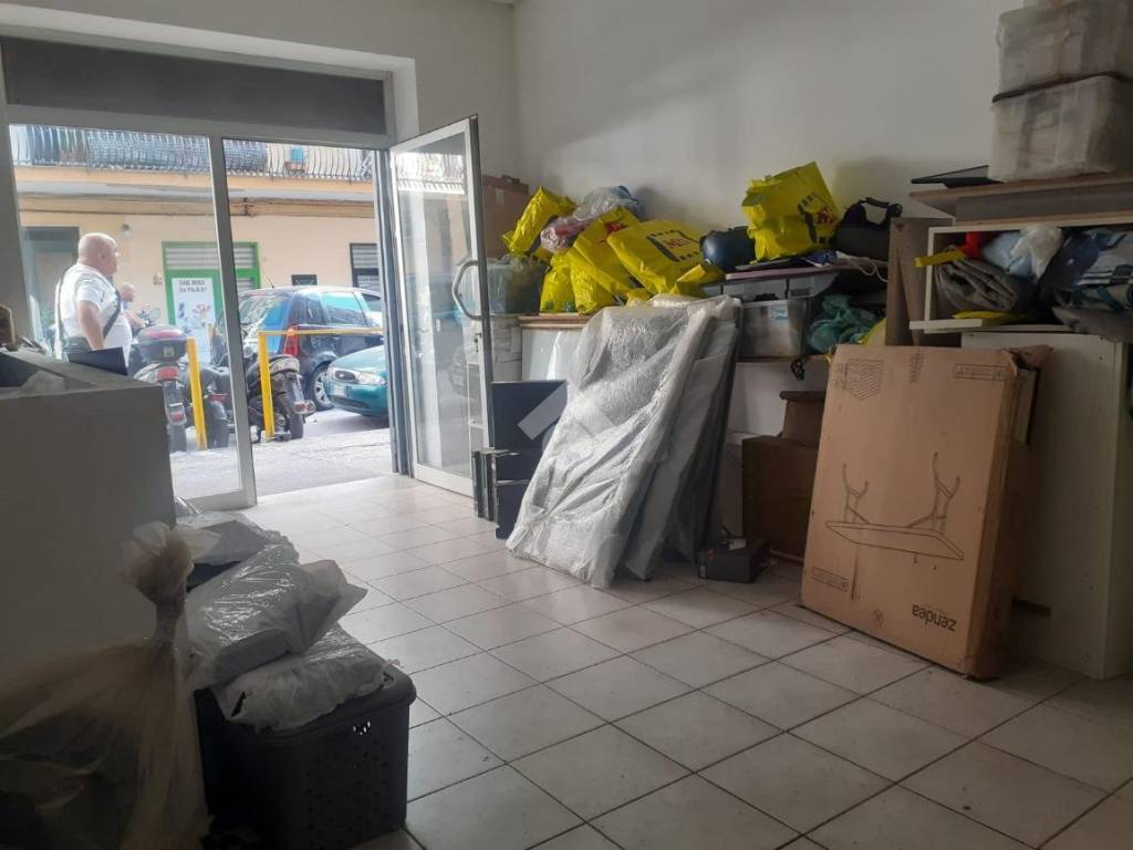 negozio in vendita a Napoli in zona Pianura