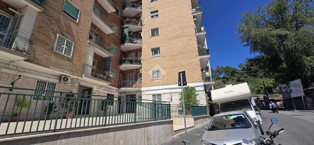 appartamento in vendita a Napoli in zona Fuorigrotta