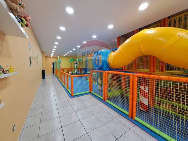 locale commerciale in vendita a Napoli