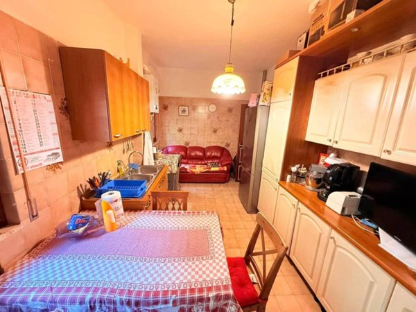 appartamento in vendita a Napoli in zona Stella