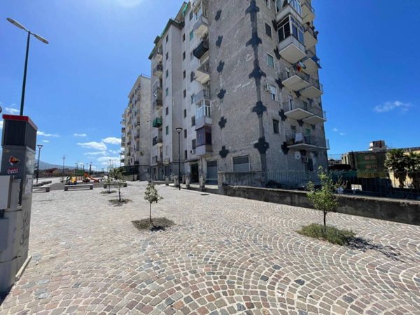 appartamento in vendita a Napoli in zona Barra