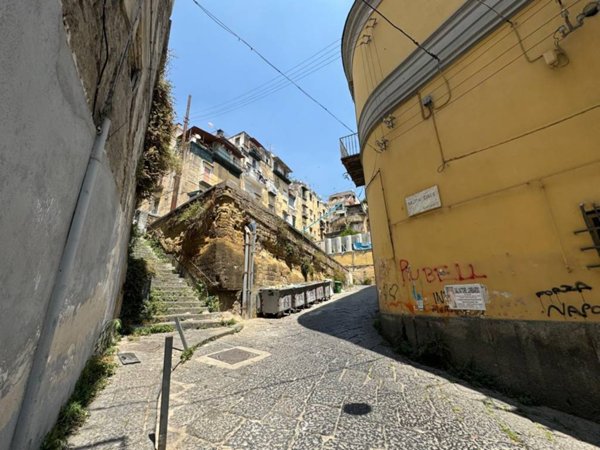 appartamento in vendita a Napoli in zona Stella