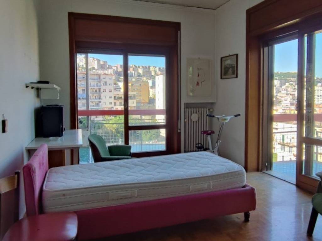 appartamento in vendita a Napoli in zona Chiaia