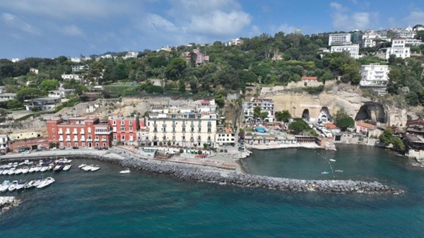 casa indipendente in vendita a Napoli in zona Posillipo
