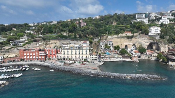 casa indipendente in vendita a Napoli in zona Posillipo