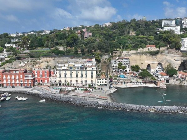 appartamento in vendita a Napoli in zona Posillipo