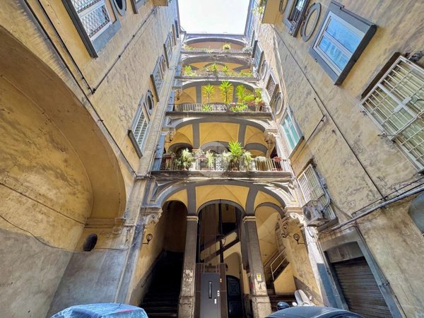appartamento in vendita a Napoli in zona San Lorenzo