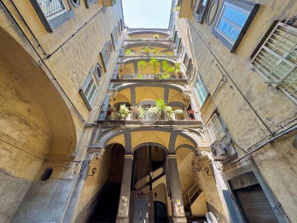 appartamento in vendita a Napoli in zona San Lorenzo