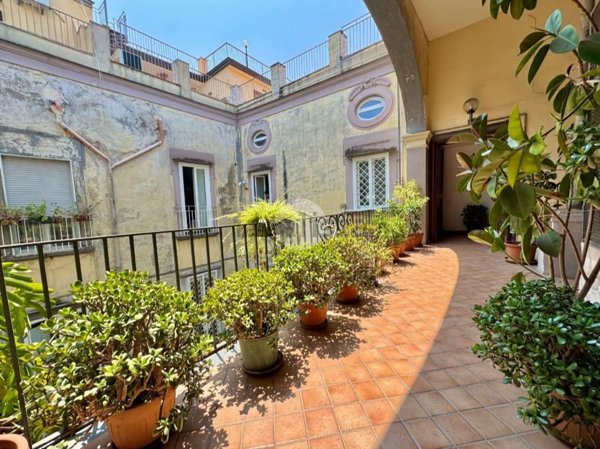 appartamento in vendita a Napoli in zona San Lorenzo