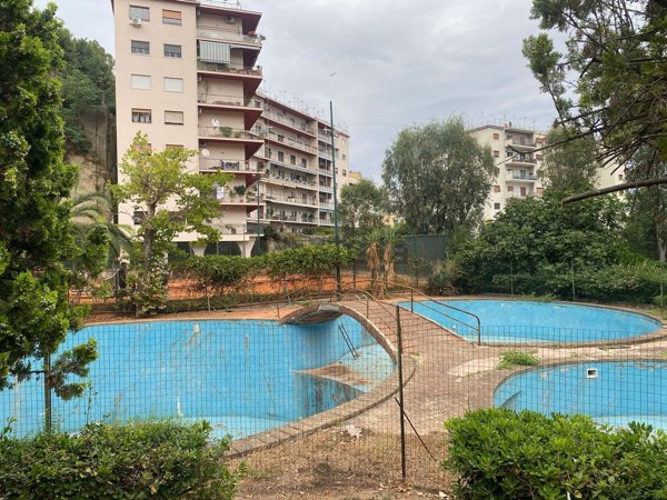appartamento in vendita a Napoli in zona Chiaia